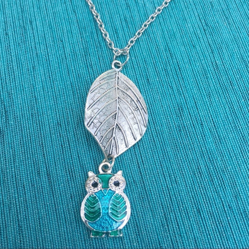 (T3) Owl Leaf Necklace
